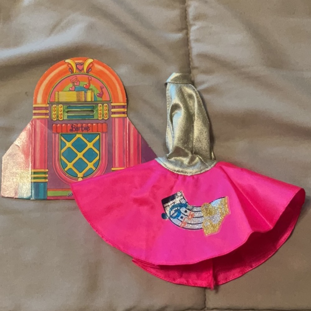 Barbie & The Sensations Dress and Jukebox